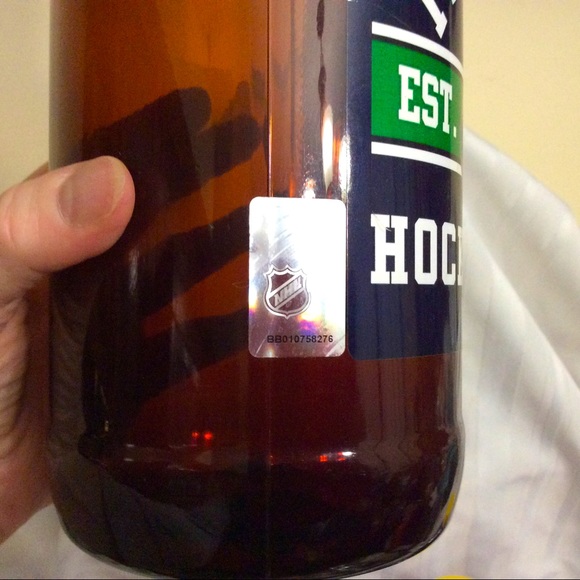 Vancouver Canucks coin bank - Picture 6 of 8